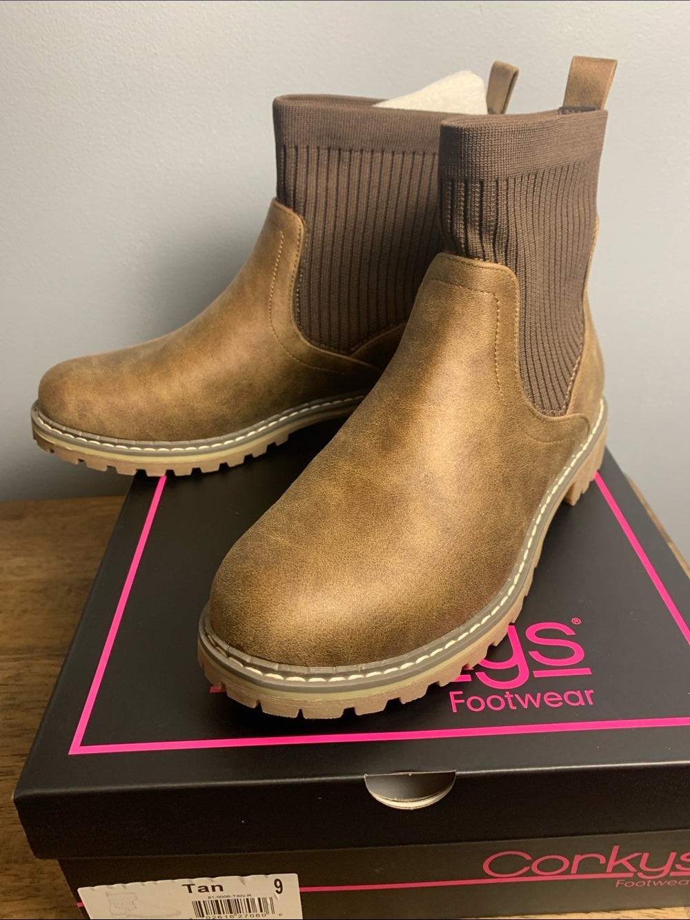 Corky’s Cabin Fever Boots in Tan NIB Sz 9 Sock Detail Exposed Stitching